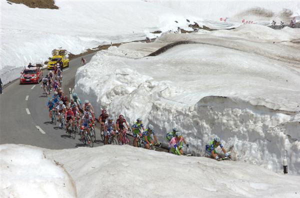 The leaders ascend the Gavia in the 2010 Giro d'Italia