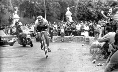 Eddy Merckx wins stage 9