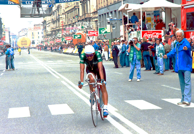 Chiappucci finishes the 1990 Giro stage 10 time trial