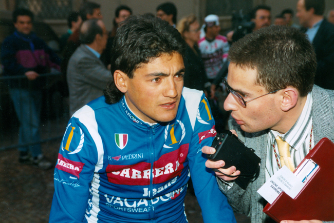 Claudio Chiappucci gives an interview before the start of the 1990 Milano-San Remo