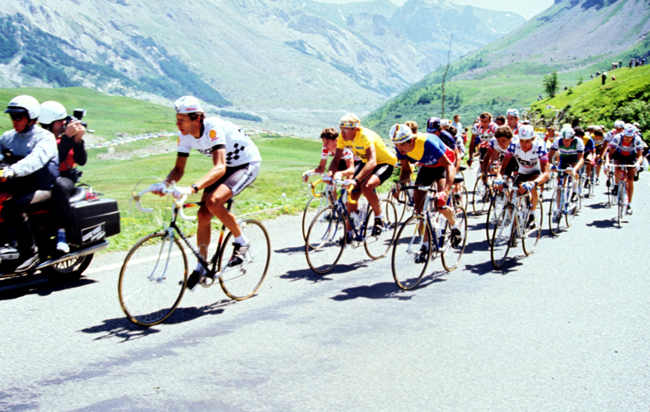 Fignon sits on Pascal Simon's wheel in the 1984 Tour's 18th stage