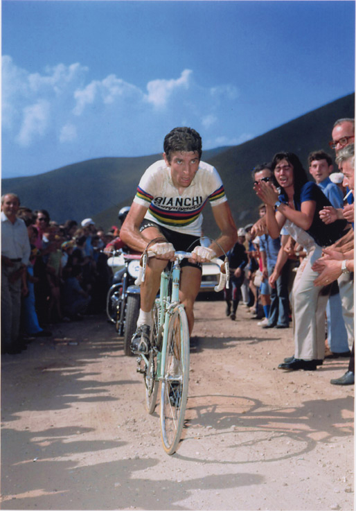 1973: Gimondi races in the rainbow jersey