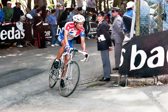 Hampsten climbs to Il Ciocco in the 1995 Giro