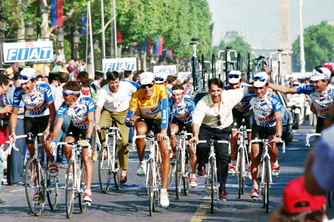 Miguel Indurain and his team celelbrate his Tour victory