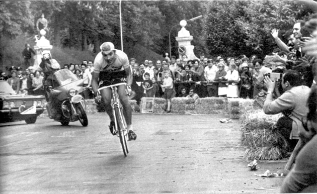 Merckx winning stage 9 of the 1970 Giro