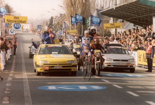 Museeuw wins 1995 Tour of Flanders