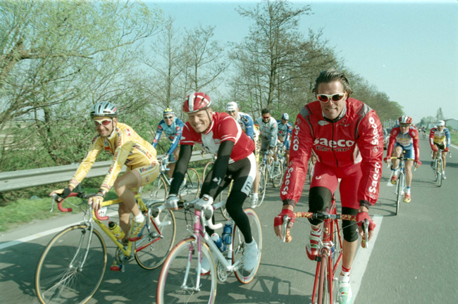 Pantani rides with Bjarne Riis and Mario Cipollini in the 1997 Milano-San Remo