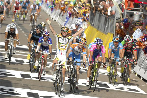 Cavendish wins stage 6