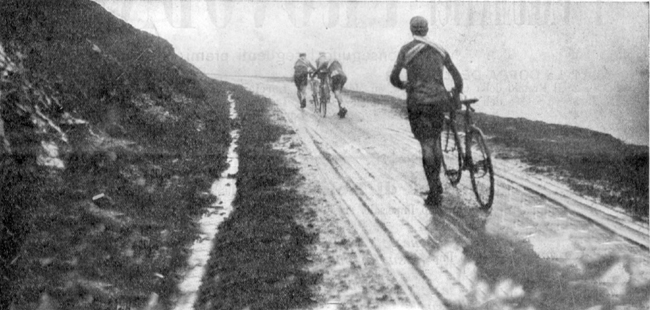 The lead group ascends the Aubisque in the 1912 Tour