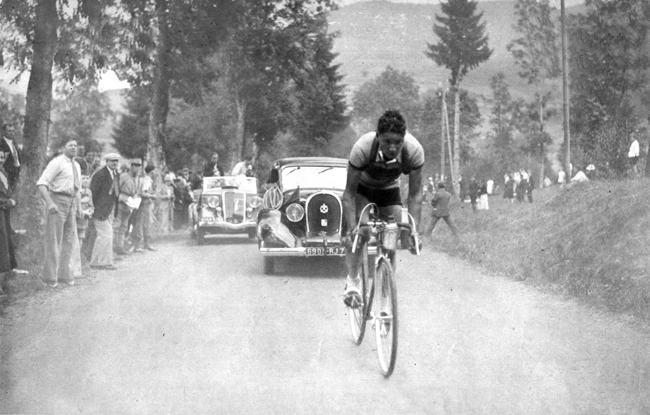 Leo Amberg ascends the Ballon d'Alsace in the 1935 Tour de France