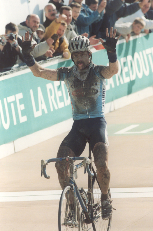 Johan Museeuw wins the 2002 Paris-Roubaix