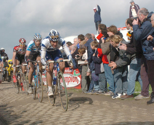 Juan Antonio Flecha leads George Hincapie and Lars Michaelsen