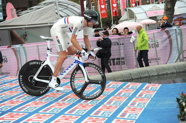 Wiggins takes off