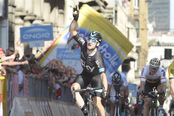 Elia Viviani wins 2015 Giro stage 2