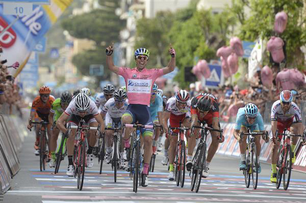 Michael Matthews wins Giro stage 3