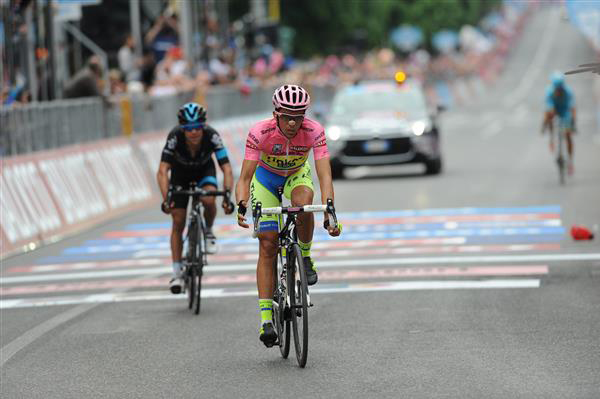 Alberto contador and Richie Porte finish