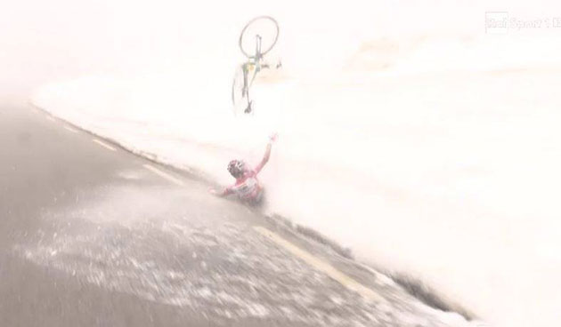 Steven Kruijswijk crashing