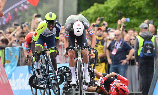 Mathieu van der Poel wins Giro stage one