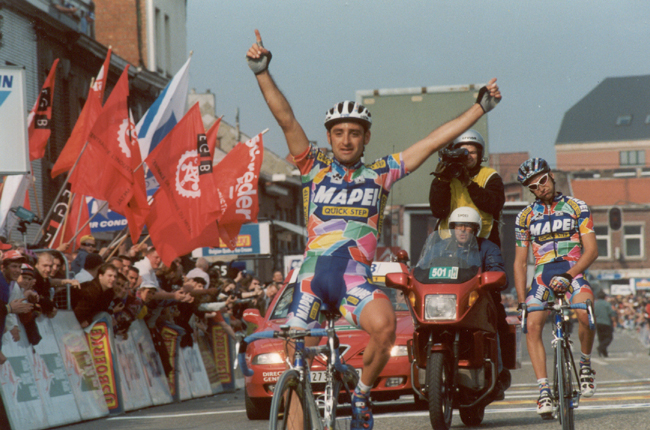 Paolo Bettini and Stefano Garzelli in the 2002 Leige-Bastogne-Liege