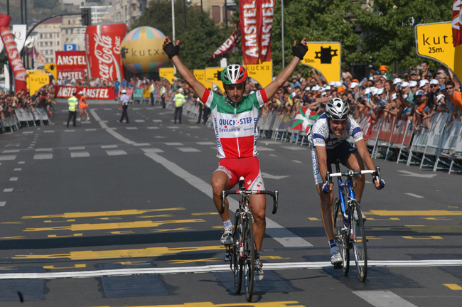 Paolo Bettini wins the 2003 Clasica San Sebastian