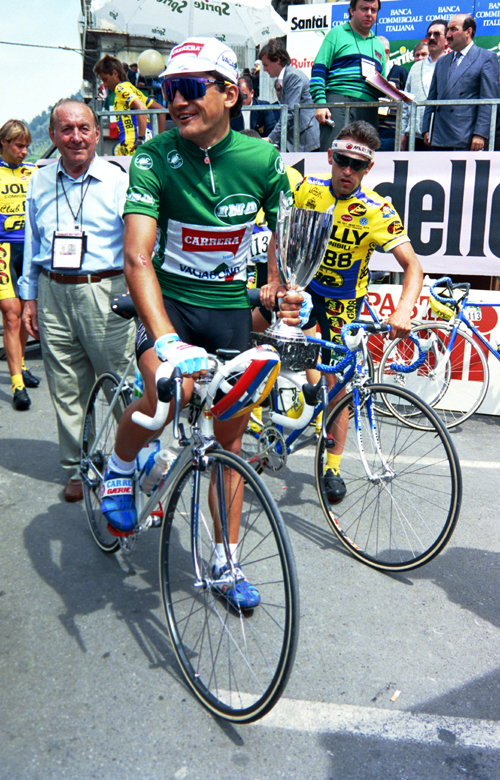 Claudio Chiappucci is in green after stage 3 of the 1990 Giro