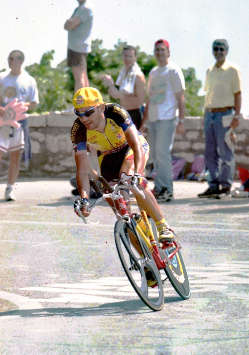 Claudio chiappucci races stge Trieste stage 15 time trial of the 1998 giro d'Italia