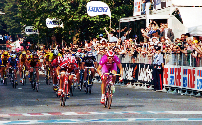 Cipollini wins the final stage of the 1997 Giro d'Italia