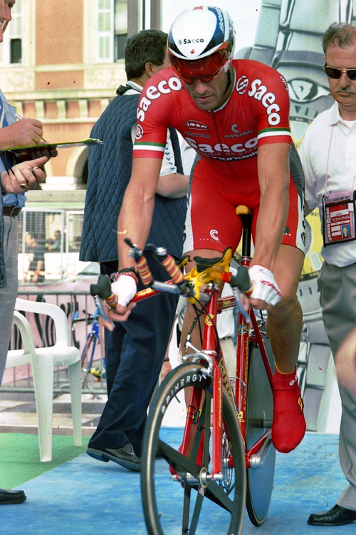 Cipollini starts the 1998 Tour's prologue