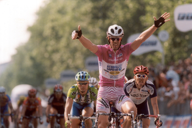 Cipollini wins the 2002 Giro's final stage