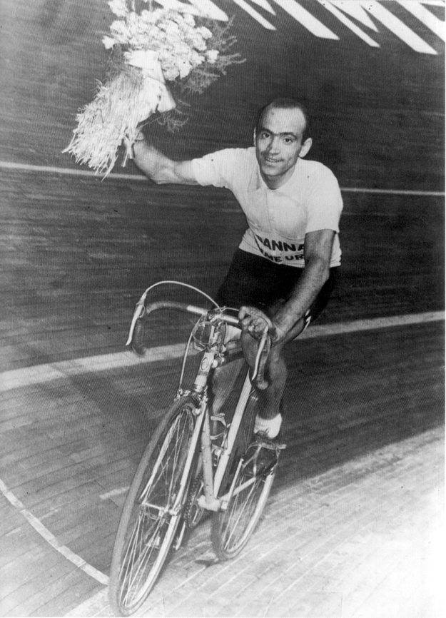 Magni wins the 1951 Giro d'Italia