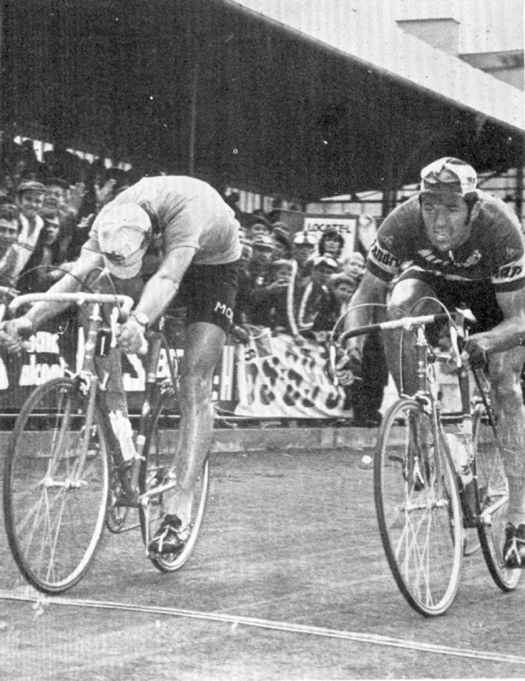Eddy Merckx beats Roger de Vlaeminck in the 1971 Tour de France