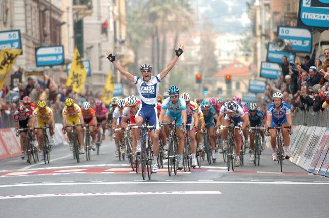 Alessandro Petacchi wins the 2005 Milano-San Remo