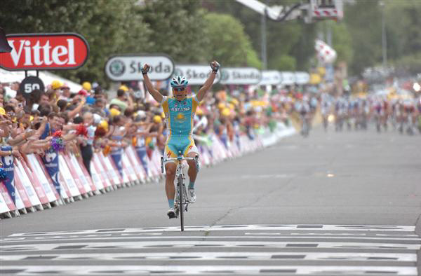 Alexandre Vinokourov wins stage 13