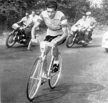https://www.bikeraceinfo.com/images-all/tdf-images/tdf-history/imageshist51/1959-15-tappa-Bahamontes-in.jpg